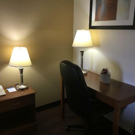 Days Inn By Wyndham Phenix City Near Fort Moore Eksteriør billede