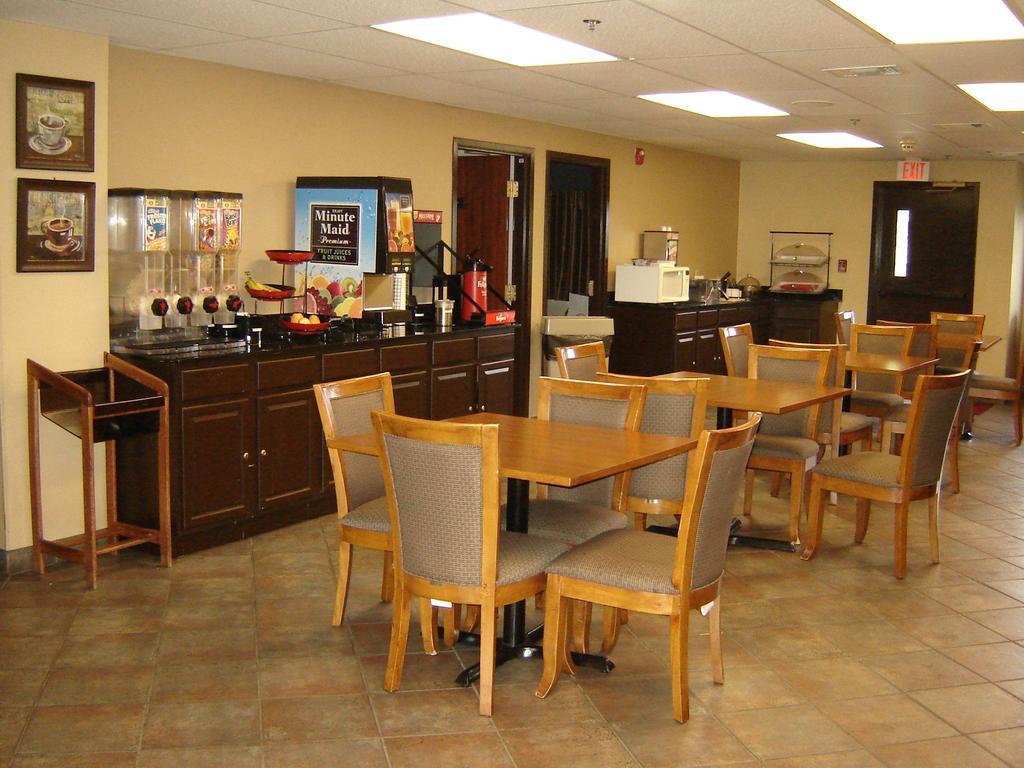 Days Inn By Wyndham Phenix City Near Fort Moore Eksteriør billede