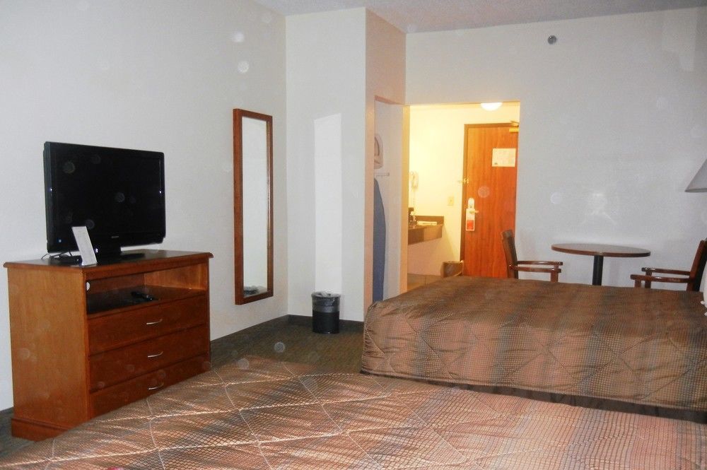 Days Inn By Wyndham Phenix City Near Fort Moore Eksteriør billede