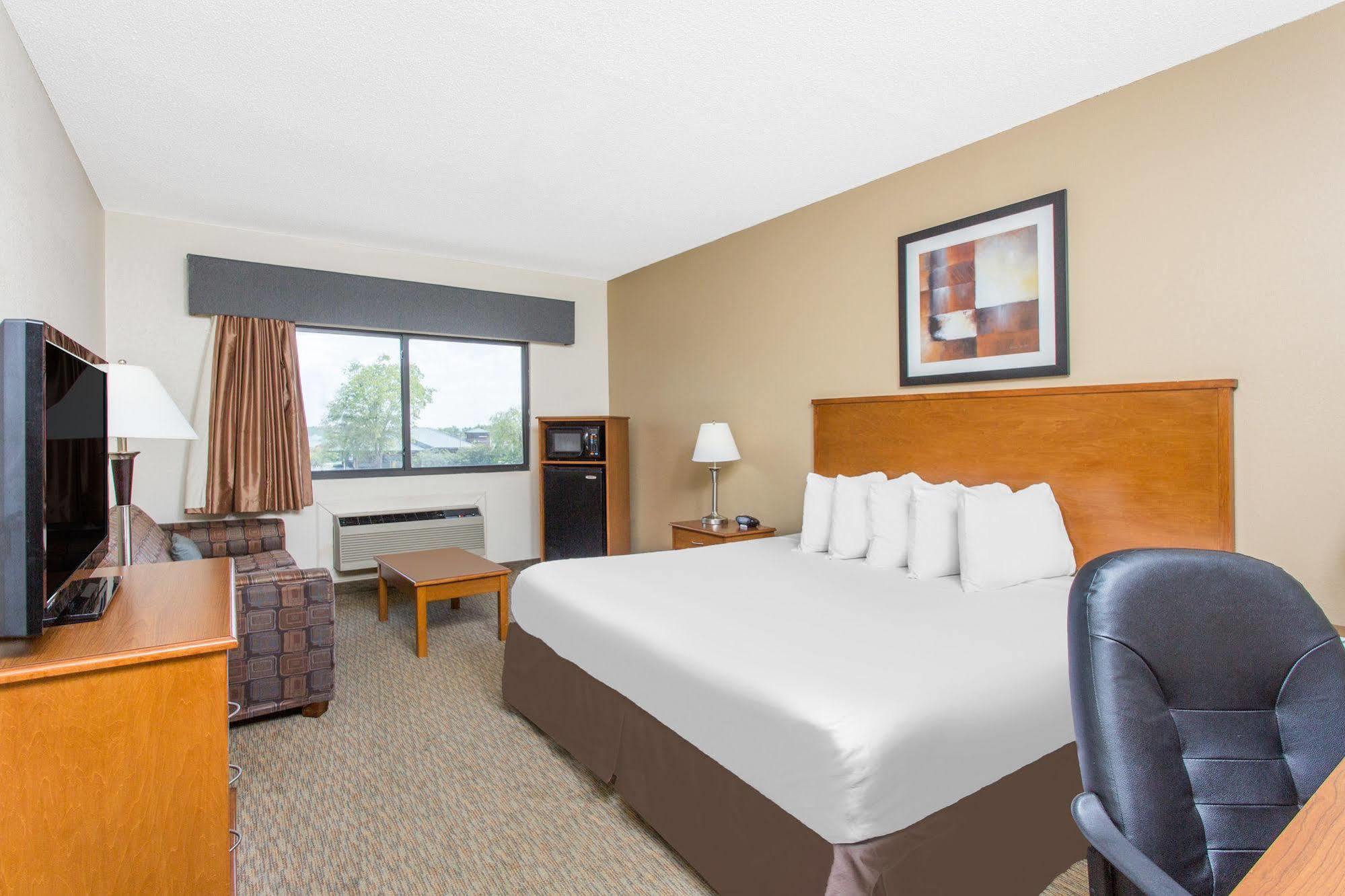 Days Inn By Wyndham Phenix City Near Fort Moore Eksteriør billede