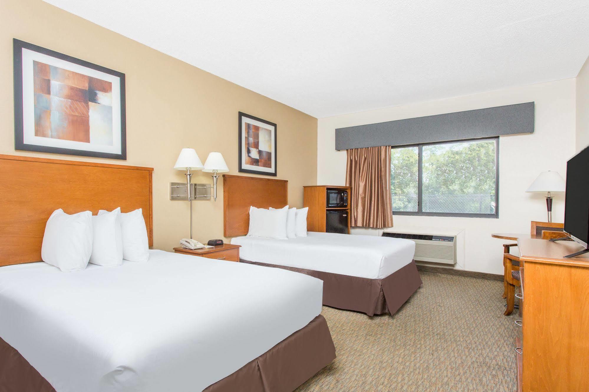 Days Inn By Wyndham Phenix City Near Fort Moore Eksteriør billede
