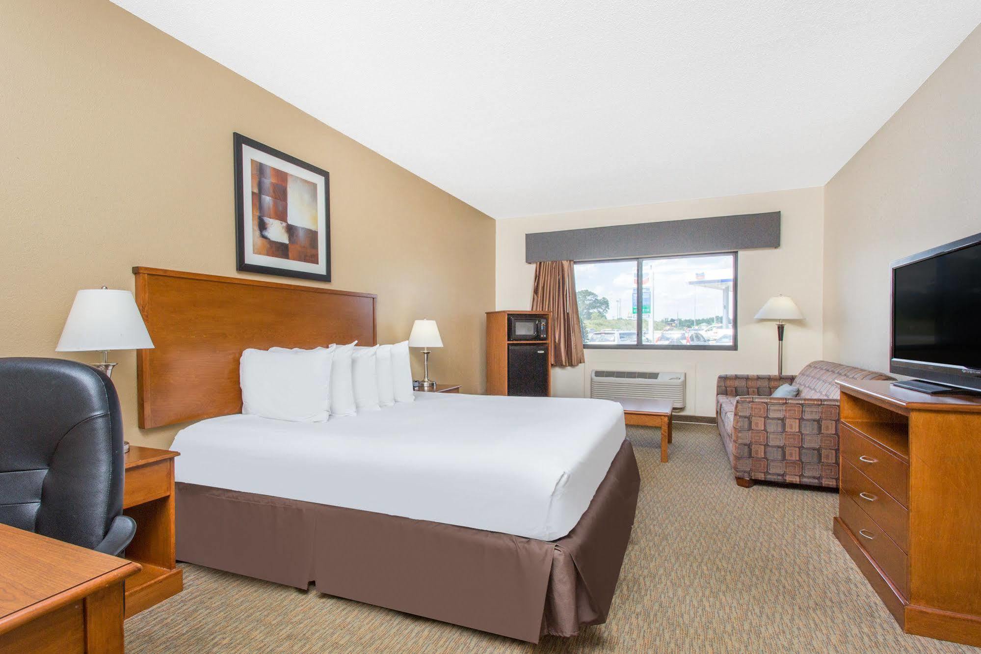 Days Inn By Wyndham Phenix City Near Fort Moore Eksteriør billede