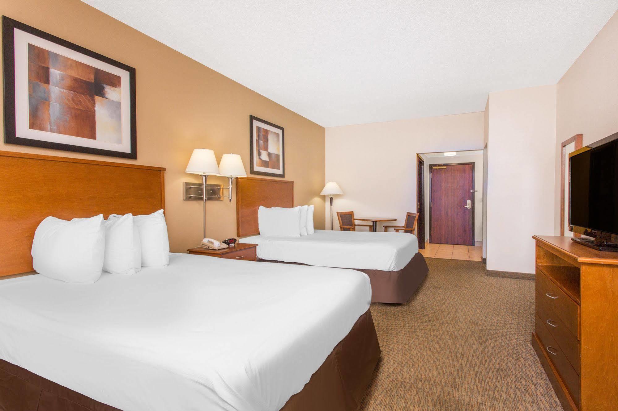 Days Inn By Wyndham Phenix City Near Fort Moore Eksteriør billede