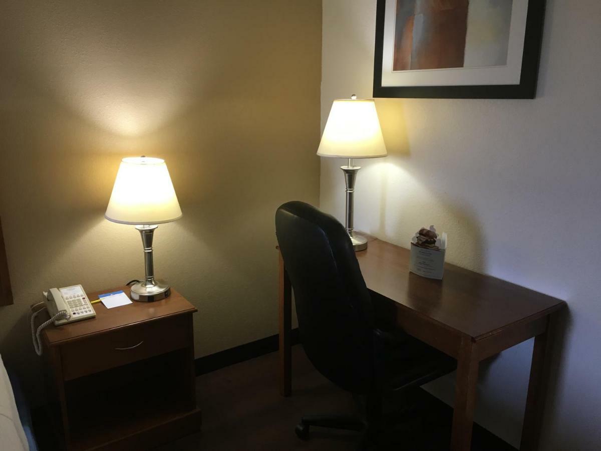 Days Inn By Wyndham Phenix City Near Fort Moore Eksteriør billede